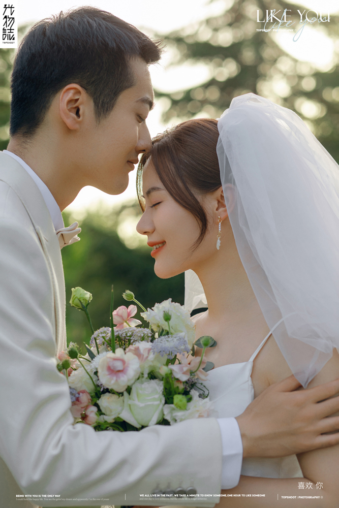 爱情电影。李越先生张馨心女士甜蜜新鲜式婚纱照、极简棚拍、、、婚纱照