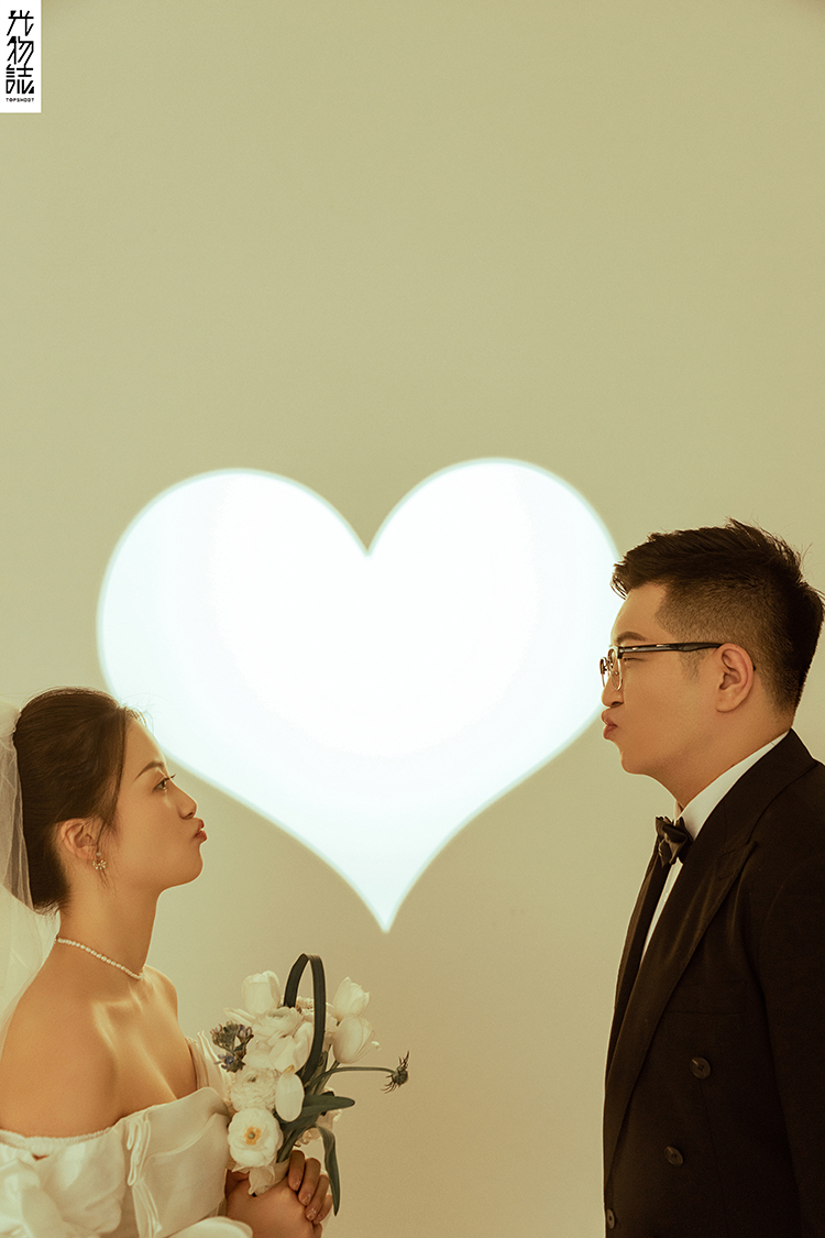 极致情绪！郝宝成先生刘凌伊女士甜蜜新鲜式婚纱照、极简棚拍、、、婚纱照