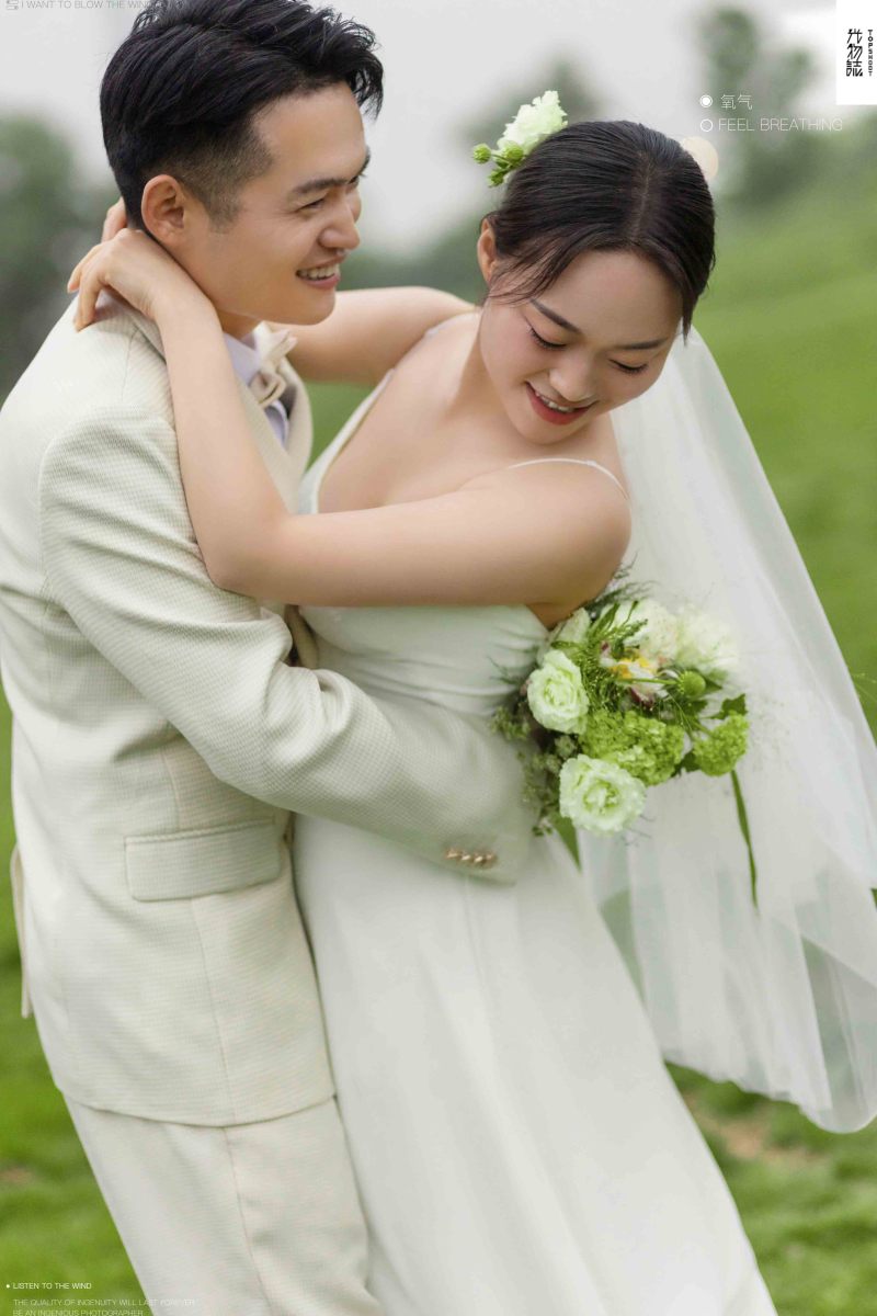 氛围森系、氛围森系、韩松、行走的放大镜，现场细节，姿态指导的掌控者、婚纱照