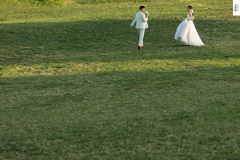 美到心里~黄峻山先生吕晨宏女士氛围森系婚纱照、氛围森系、、、婚纱照