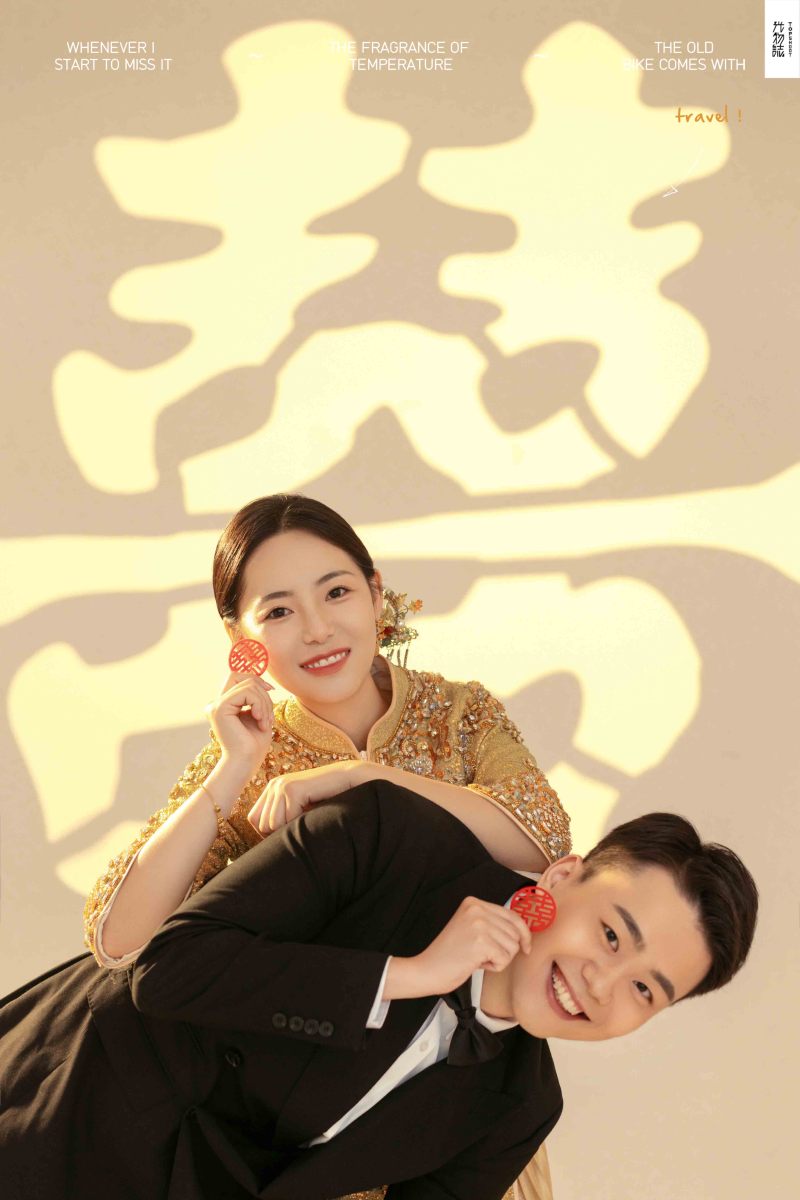 幸福感爆棚聂佳豪先生孙榕女士极简棚拍婚纱照、怀旧复古  中式传承、韩松、行走的放大镜，现场细节，姿态指导的掌控者、婚纱照