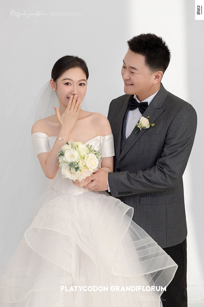 极致情绪！叶衍先生史佳赟女士极简棚拍婚纱照、极简棚拍、白玛、怀疑是不是修导演系，拍照像电影一样的构图和质感、婚纱照
