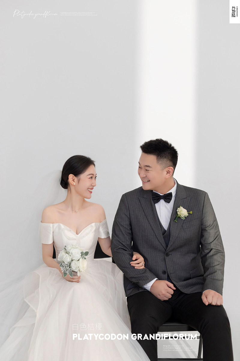 极致情绪！叶衍先生史佳赟女士极简棚拍婚纱照、极简棚拍、白玛、怀疑是不是修导演系，拍照像电影一样的构图和质感、婚纱照