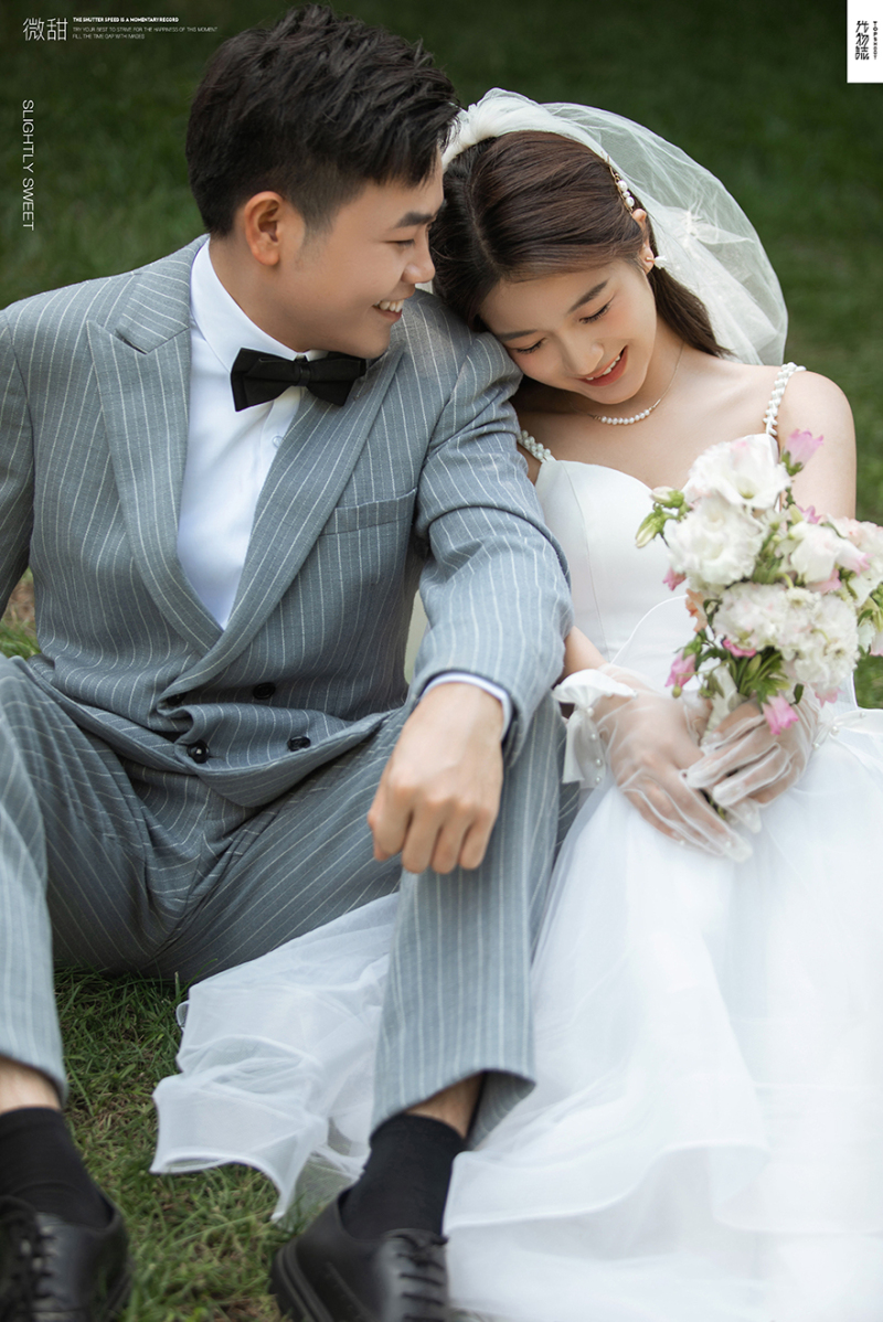 幸福感爆棚李梓烁先生王豆女士氛围森系婚纱照、氛围森系、木子、唠嗑型选手，构图多变、情绪拿捏，特写YYDS、婚纱照