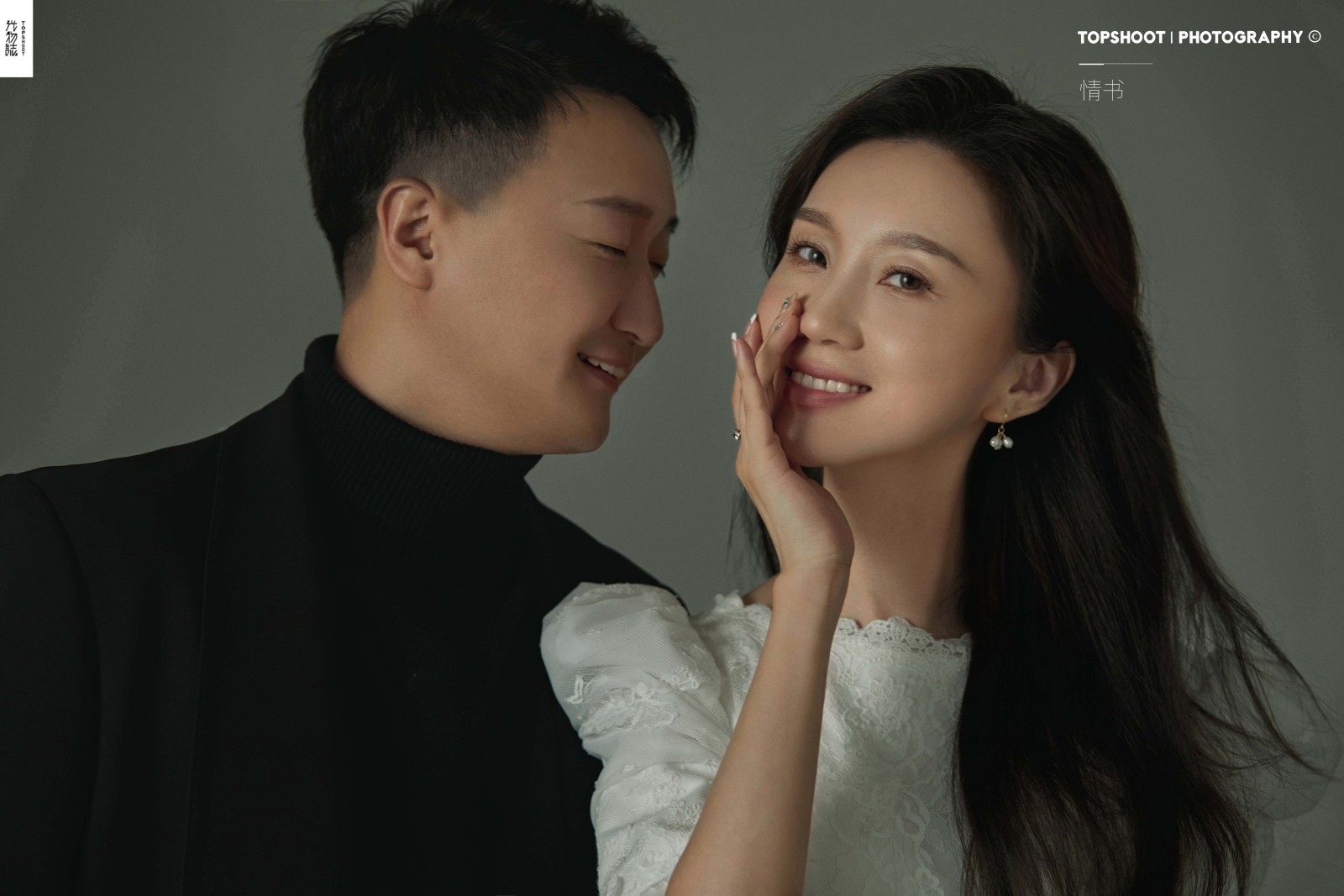 极致情绪！吴志辉 先生张馨女士极简棚拍婚纱照、极简棚拍、木子、唠嗑型选手，构图多变、情绪拿捏，特写YYDS、婚纱照