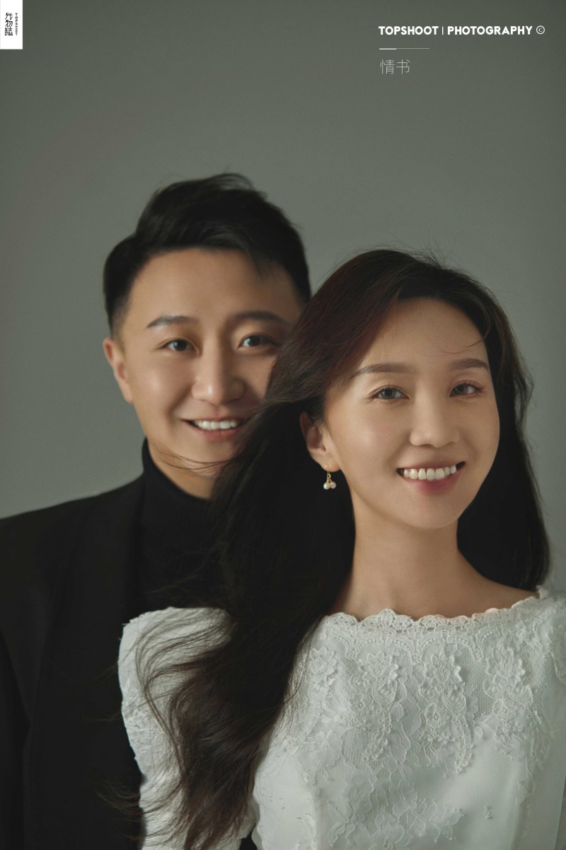 极致情绪！吴志辉 先生张馨女士极简棚拍婚纱照、极简棚拍、木子、唠嗑型选手，构图多变、情绪拿捏，特写YYDS、婚纱照