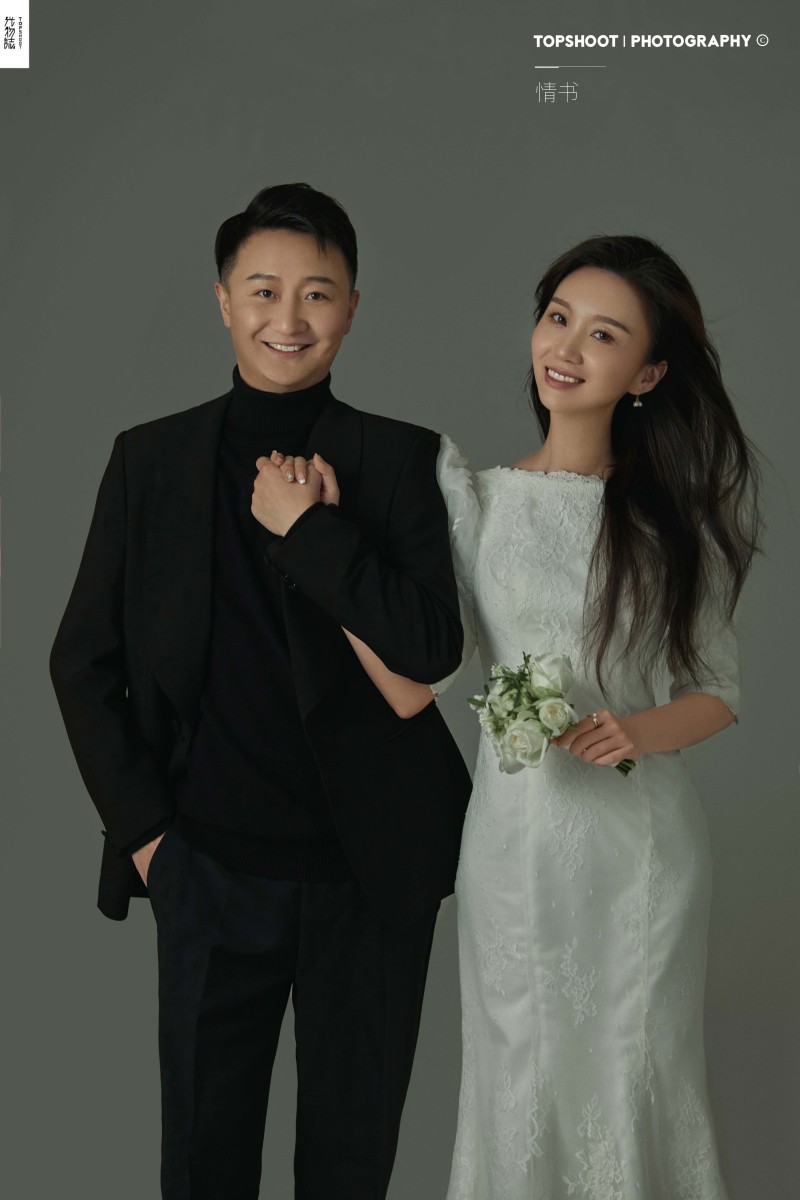 极致情绪！吴志辉 先生张馨女士极简棚拍婚纱照、极简棚拍、木子、唠嗑型选手，构图多变、情绪拿捏，特写YYDS、婚纱照