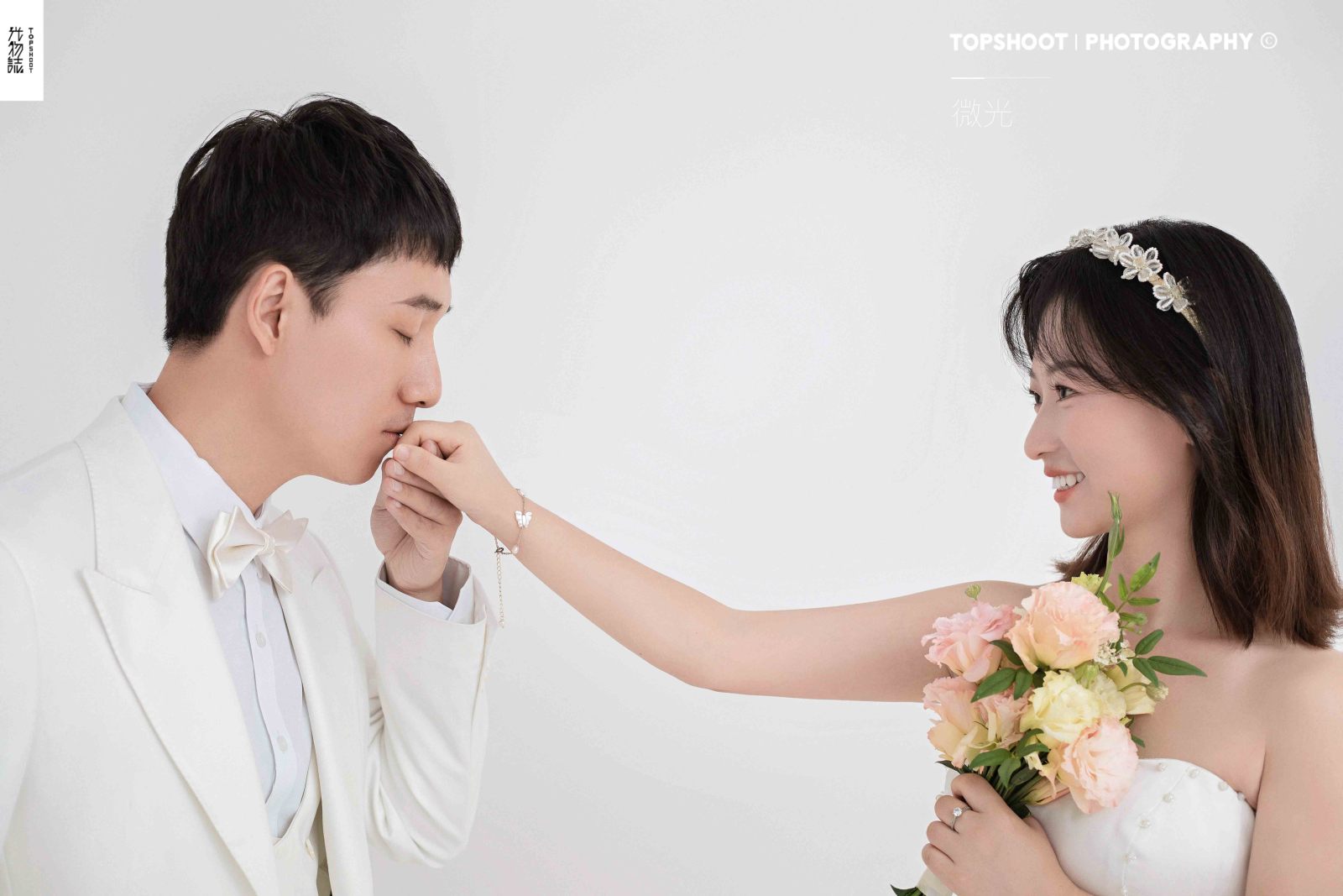 极致情绪！王欢先生邱晓凡女士极简棚拍婚纱照、极简棚拍、白玛、怀疑是不是修导演系，拍照像电影一样的构图和质感、婚纱照