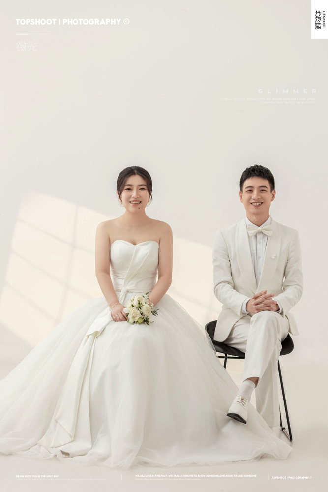 新鲜出炉:)李文轩先生张思昱女士极简棚拍婚纱照、极简棚拍、徐才皓、好像在听单口相声，开心到直不起腰，幸福感MAX、婚纱照