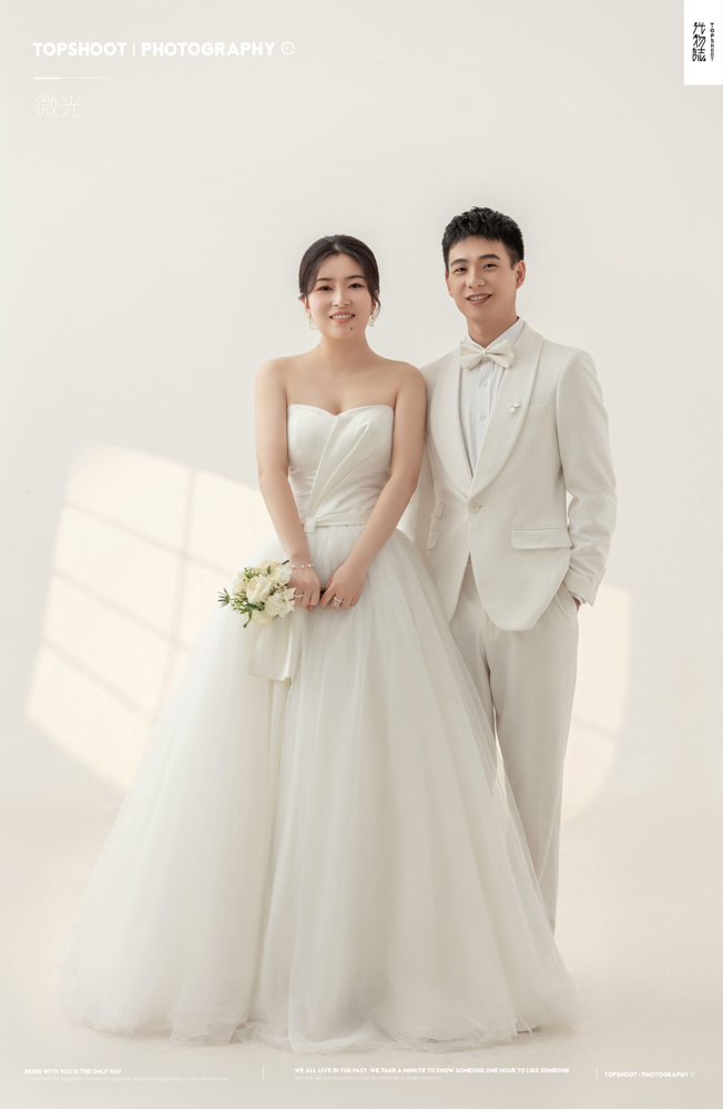 新鲜出炉:)李文轩先生张思昱女士极简棚拍婚纱照、极简棚拍、徐才皓、好像在听单口相声，开心到直不起腰，幸福感MAX、婚纱照