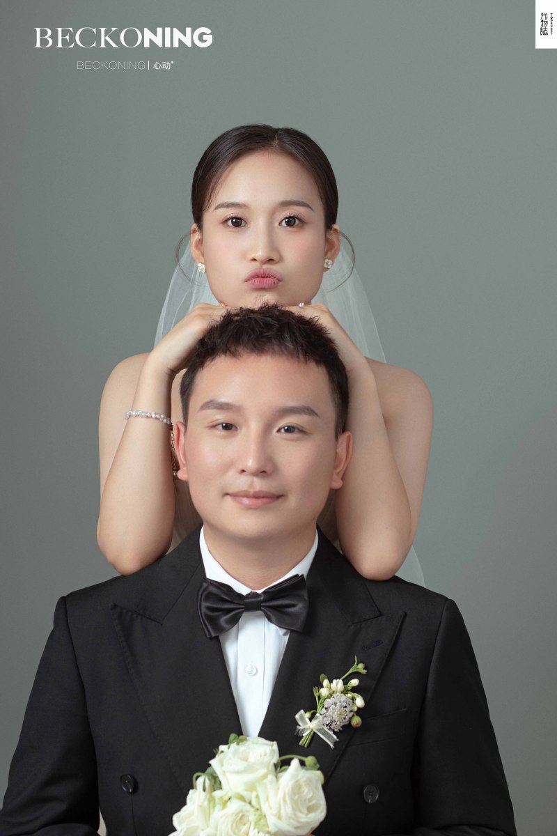 幸福感爆棚高乔先生李艳女士极简棚拍婚纱照、极简棚拍、木子、唠嗑型选手，构图多变、情绪拿捏，特写YYDS、婚纱照