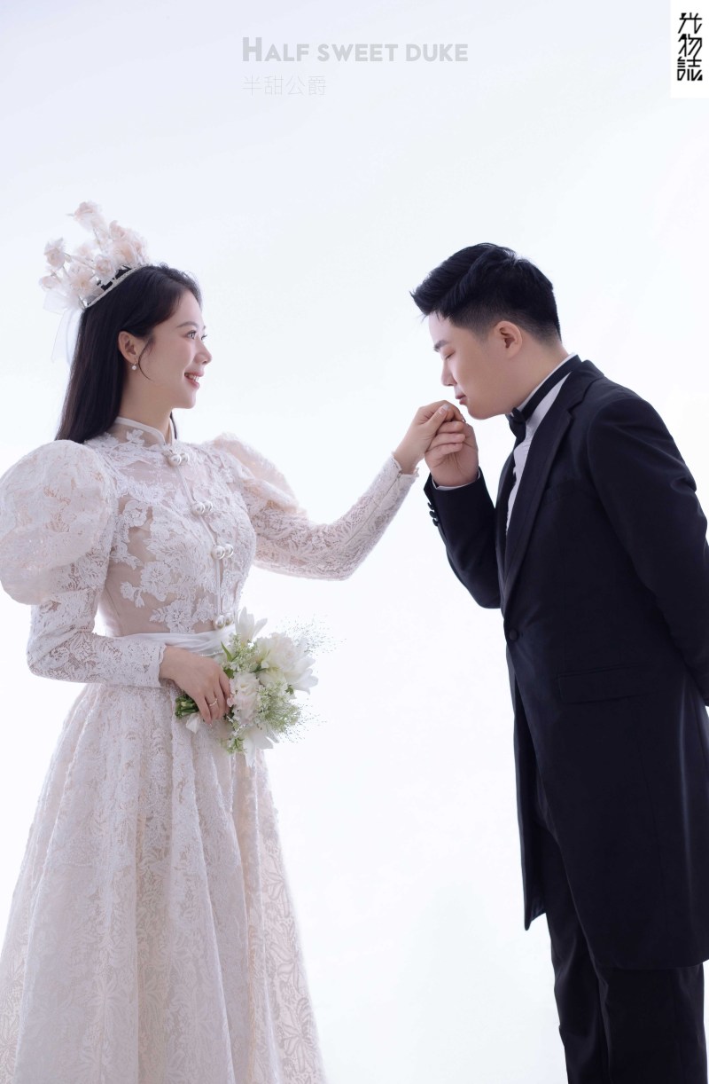 极致情绪！曹秀行先生盛洁女士极简棚拍婚纱照、极简棚拍、木子、唠嗑型选手，构图多变、情绪拿捏，特写YYDS、婚纱照