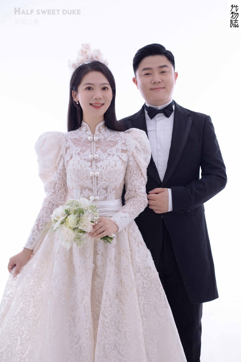 极致情绪！曹秀行先生盛洁女士极简棚拍婚纱照、极简棚拍、木子、唠嗑型选手，构图多变、情绪拿捏，特写YYDS、婚纱照