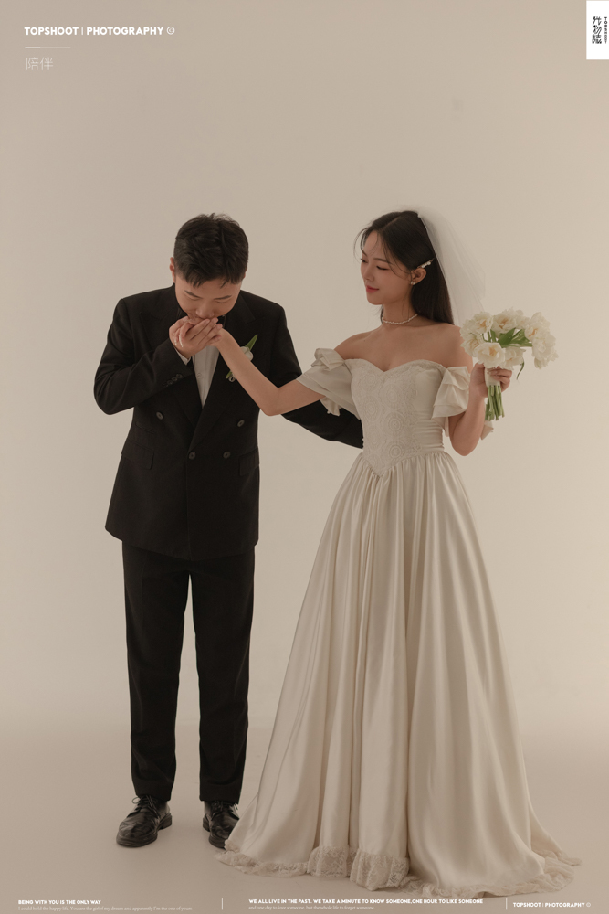 超级甜腻！阮玄先生李雨婷女士极简棚拍婚纱照、极简棚拍、、、婚纱照