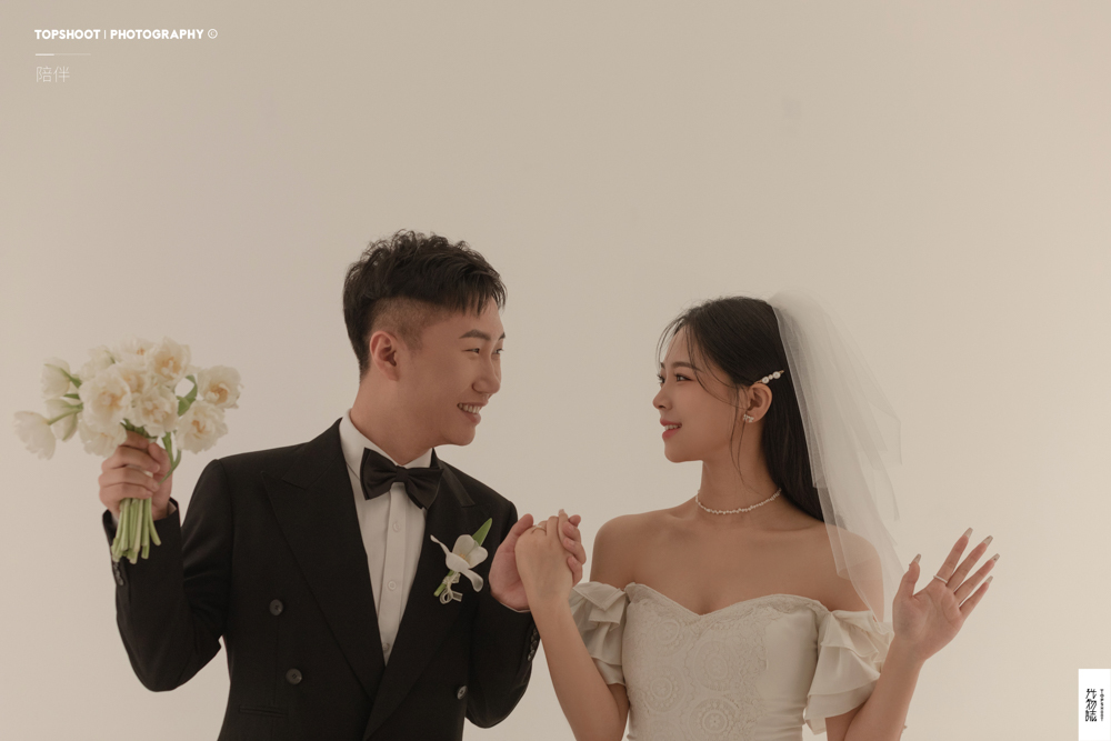 超级甜腻！阮玄先生李雨婷女士极简棚拍婚纱照、极简棚拍、、、婚纱照