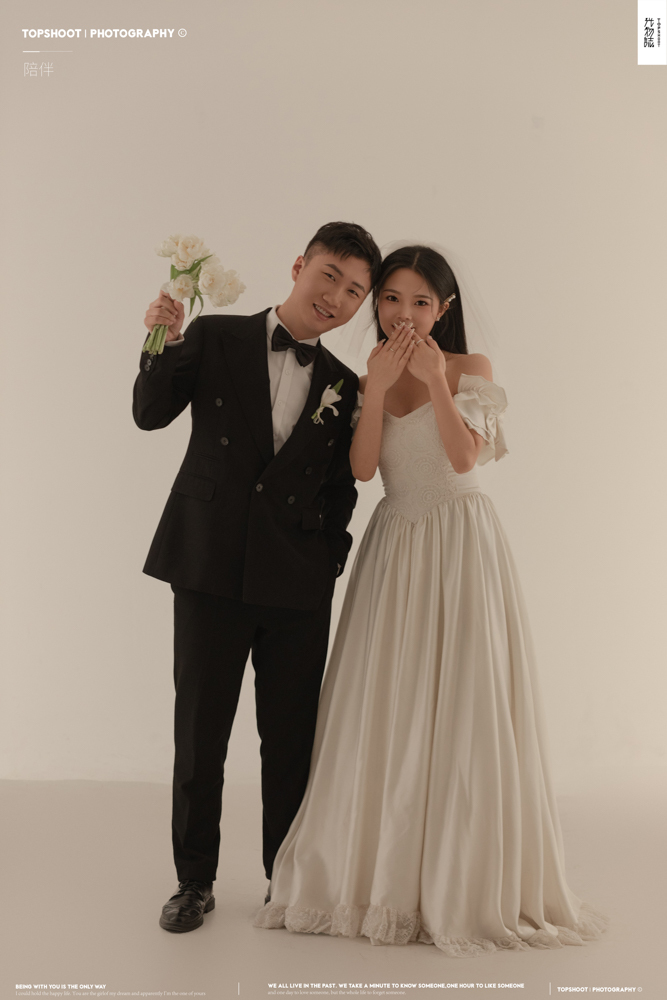 超级甜腻！阮玄先生李雨婷女士极简棚拍婚纱照、极简棚拍、、、婚纱照