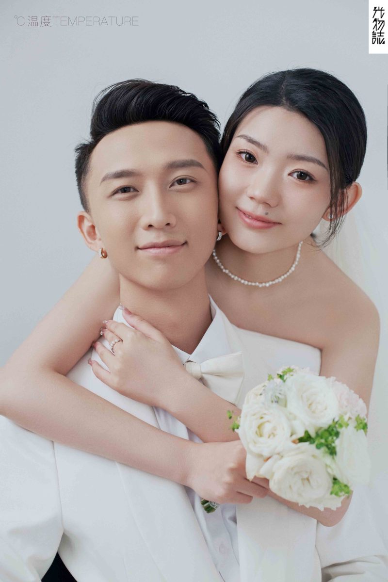 幸福感爆棚马先生李女士极简棚拍婚纱照、极简棚拍、韩松、行走的放大镜，现场细节，姿态指导的掌控者、婚纱照