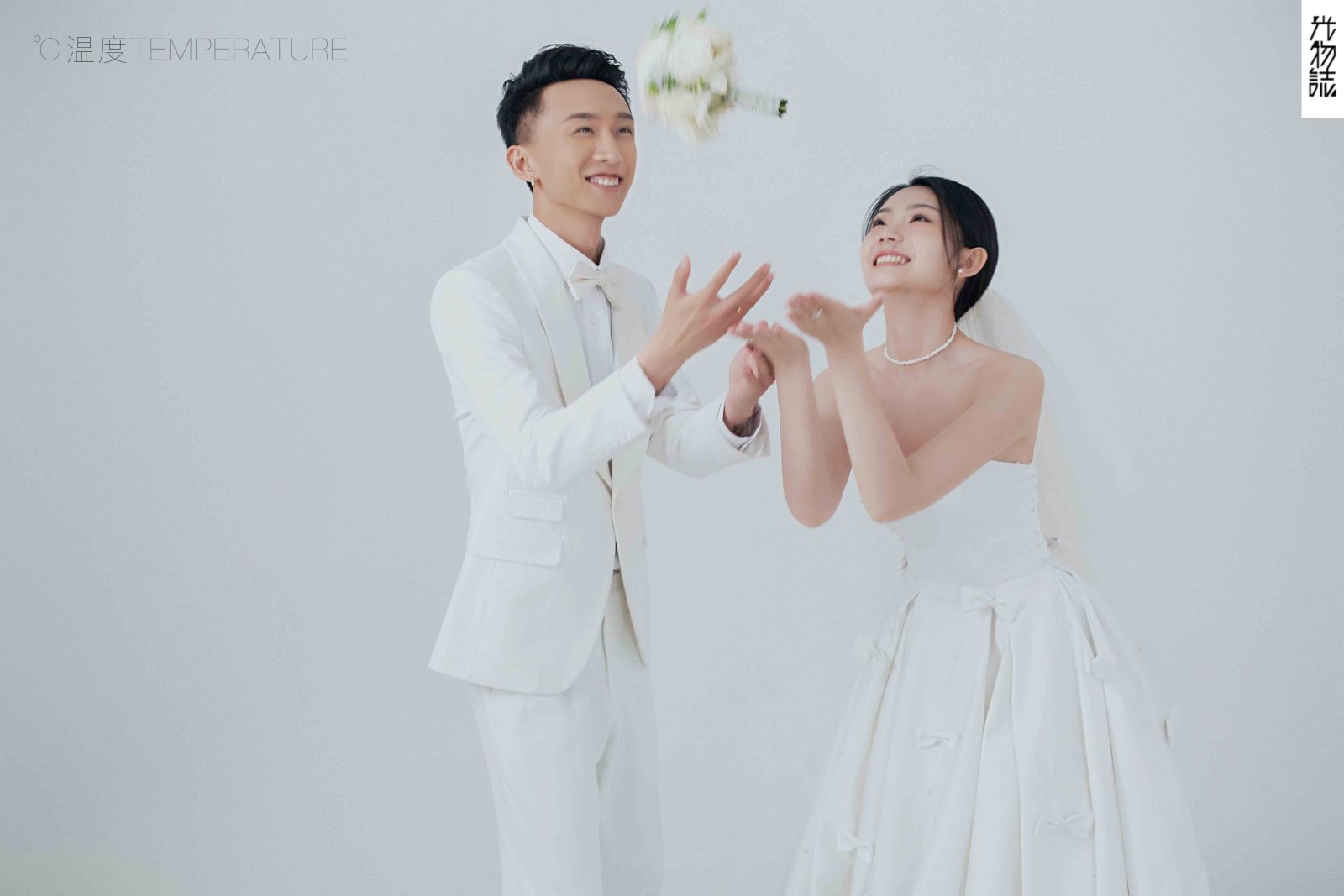 幸福感爆棚马先生李女士极简棚拍婚纱照、极简棚拍、韩松、行走的放大镜，现场细节，姿态指导的掌控者、婚纱照