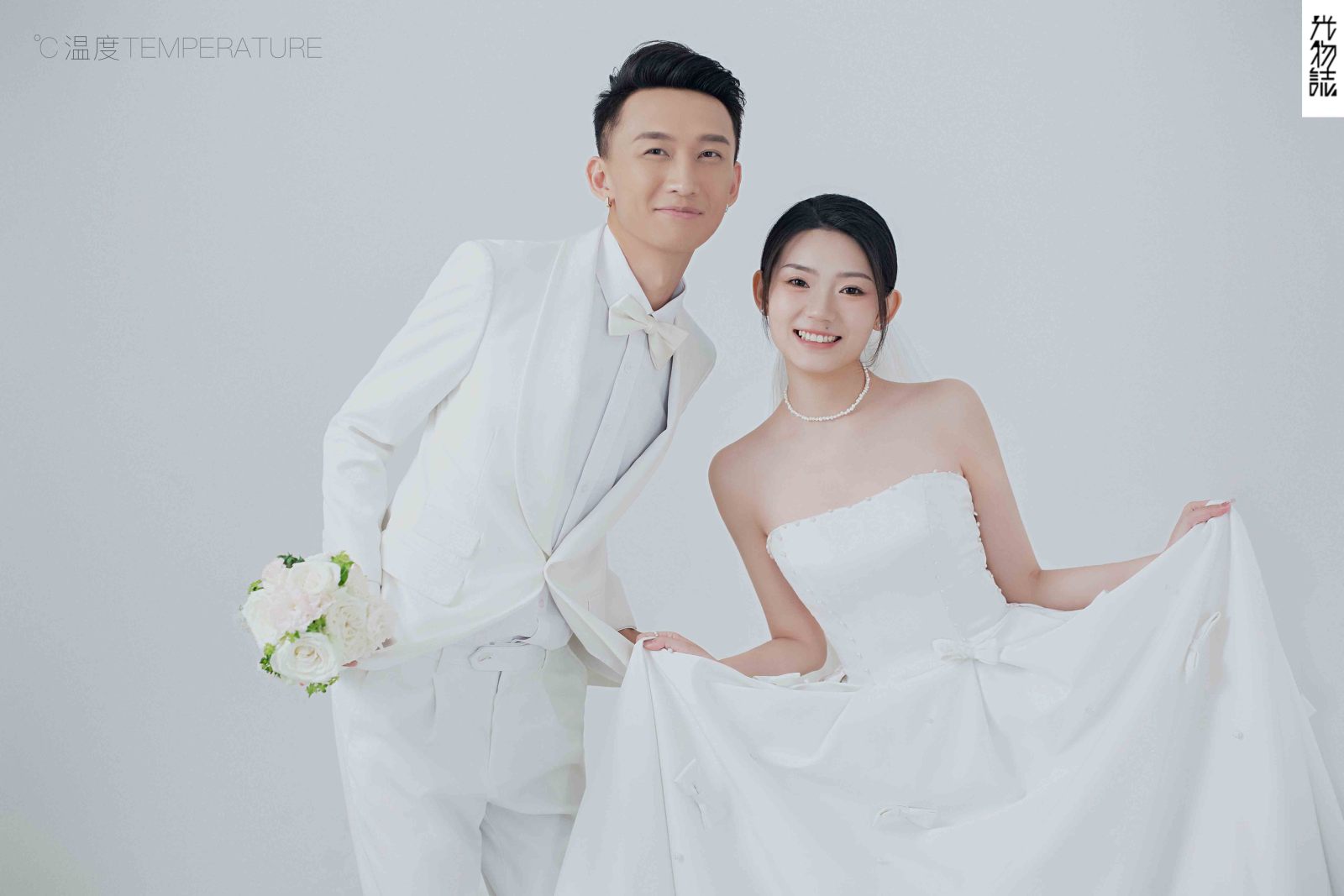 幸福感爆棚马先生李女士极简棚拍婚纱照、极简棚拍、韩松、行走的放大镜，现场细节，姿态指导的掌控者、婚纱照