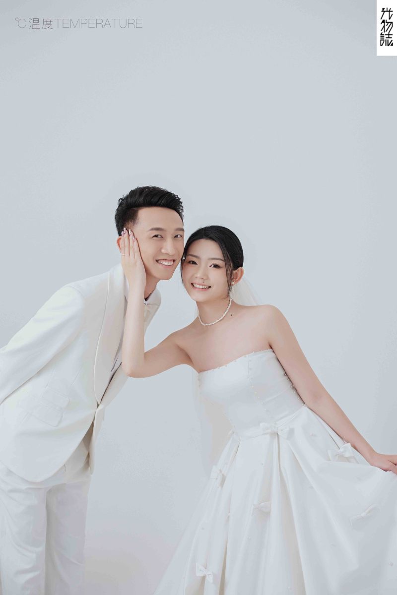 幸福感爆棚马先生李女士极简棚拍婚纱照、极简棚拍、韩松、行走的放大镜，现场细节，姿态指导的掌控者、婚纱照