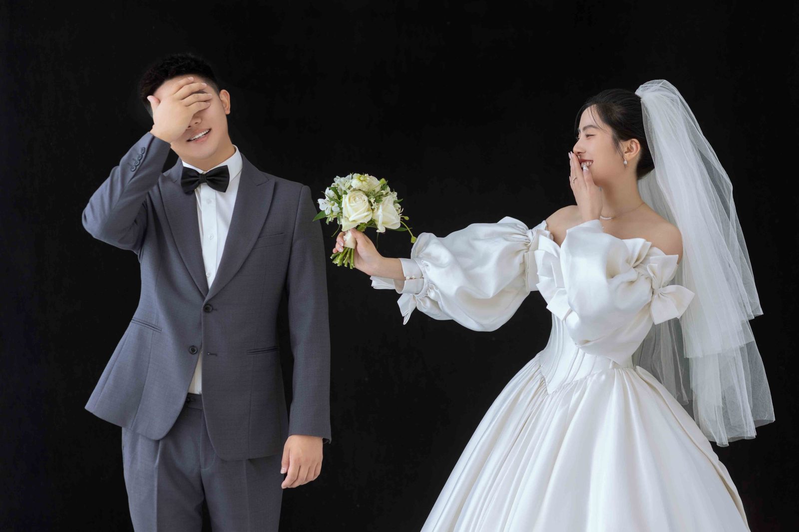 幸福感爆棚惠锋勃[先生葛欣女士极简棚拍婚纱照、极简棚拍、韩松、行走的放大镜，现场细节，姿态指导的掌控者、婚纱照