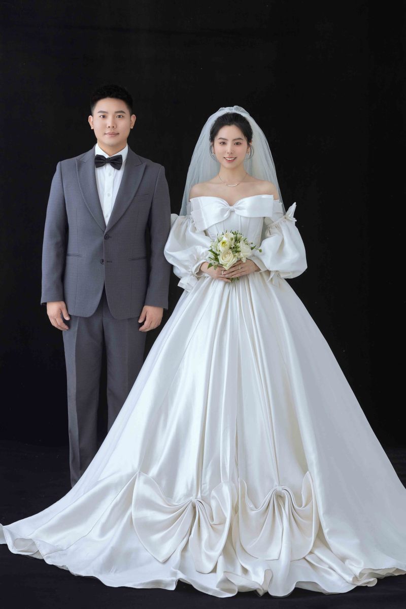 幸福感爆棚惠锋勃[先生葛欣女士极简棚拍婚纱照、极简棚拍、韩松、行走的放大镜，现场细节，姿态指导的掌控者、婚纱照