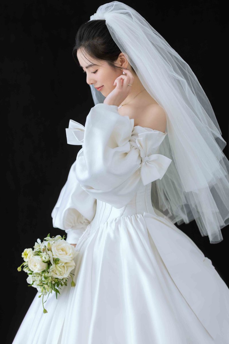 幸福感爆棚惠锋勃[先生葛欣女士极简棚拍婚纱照、极简棚拍、韩松、行走的放大镜，现场细节，姿态指导的掌控者、婚纱照