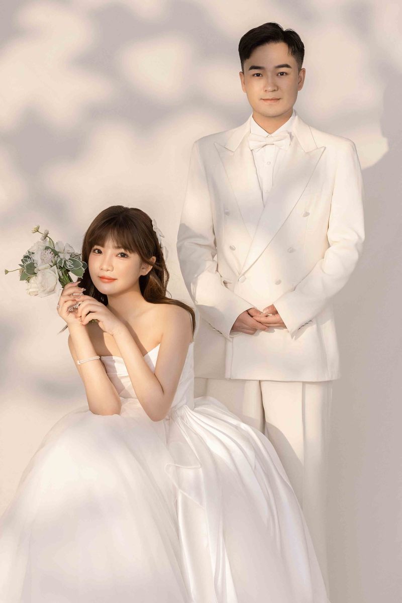 太太太太可了~~！杨科威先生张雨慧女士极简棚拍婚纱照、极简棚拍、韩松、行走的放大镜，现场细节，姿态指导的掌控者、婚纱照