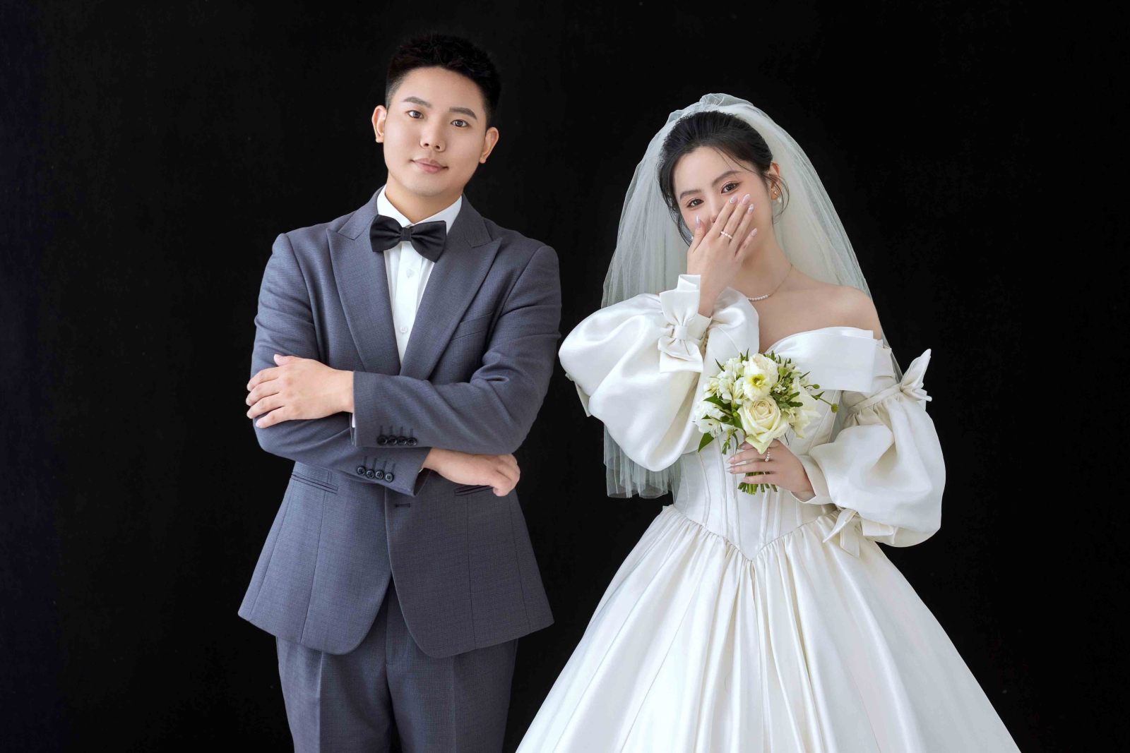 幸福感爆棚惠锋勃[先生葛欣女士极简棚拍婚纱照、极简棚拍、韩松、行走的放大镜，现场细节，姿态指导的掌控者、婚纱照