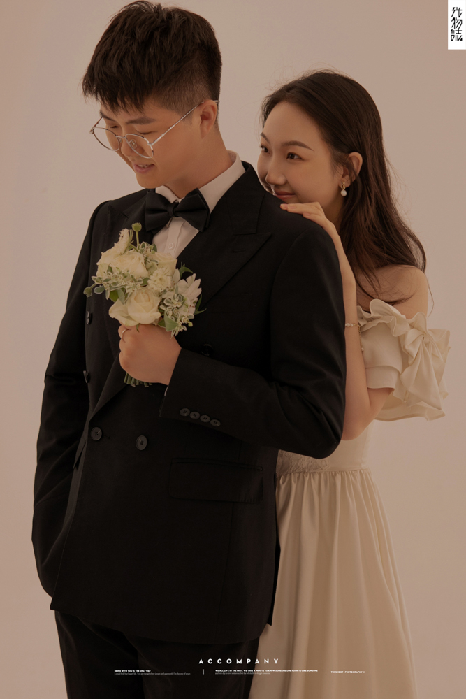 新鲜出炉:)边欣宇先生张雪儿女士极简棚拍婚纱照、极简棚拍、刘雨鑫、天赋型选手，拥有一双摄影眼，每一个细节点尽在掌握、婚纱照