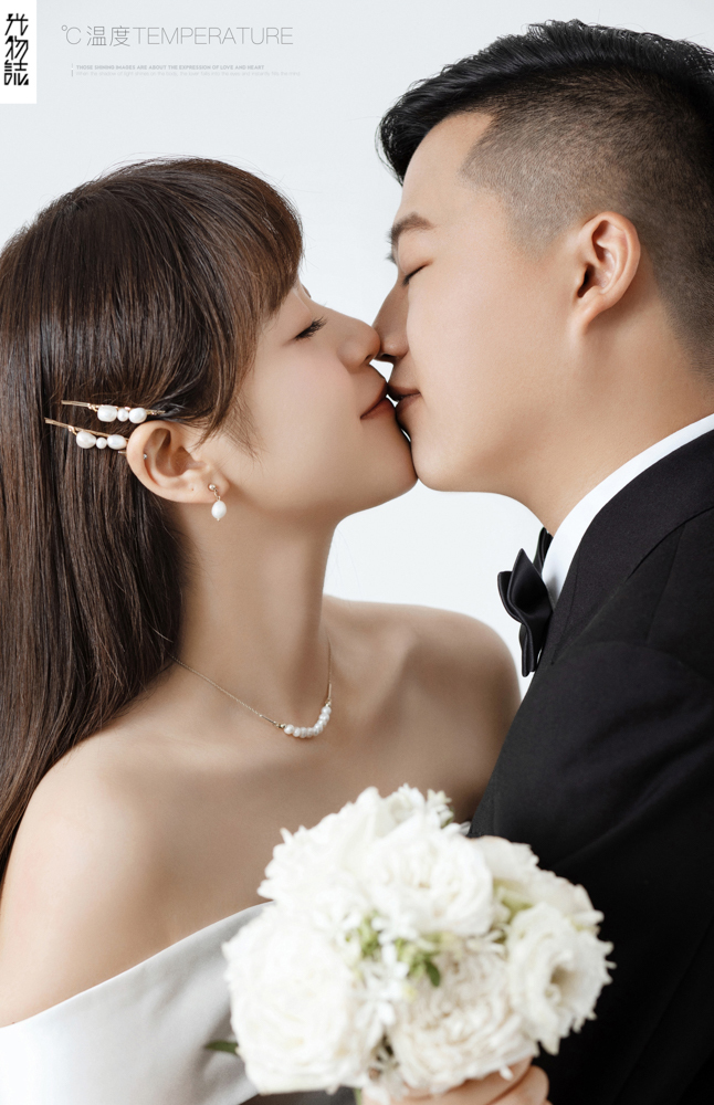 爱了~爱了~王超先生林诗瑶女士极简棚拍婚纱照、极简棚拍、刘雨鑫、天赋型选手，拥有一双摄影眼，每一个细节点尽在掌握、婚纱照