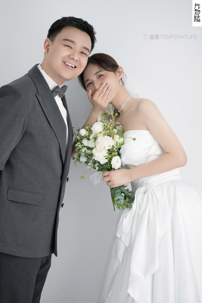 简单爱爱爱❤️张迪先生柏益娟女士极简棚拍婚纱照、极简棚拍、刘雨鑫、天赋型选手，拥有一双摄影眼，每一个细节点尽在掌握、婚纱照