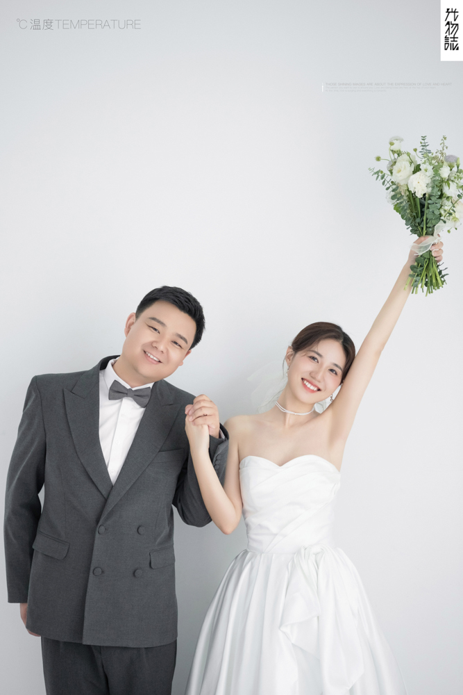 简单爱爱爱❤️张迪先生柏益娟女士极简棚拍婚纱照、极简棚拍、刘雨鑫、天赋型选手，拥有一双摄影眼，每一个细节点尽在掌握、婚纱照