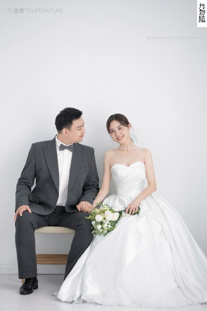 简单爱爱爱❤️张迪先生柏益娟女士极简棚拍婚纱照、极简棚拍、刘雨鑫、天赋型选手，拥有一双摄影眼，每一个细节点尽在掌握、婚纱照