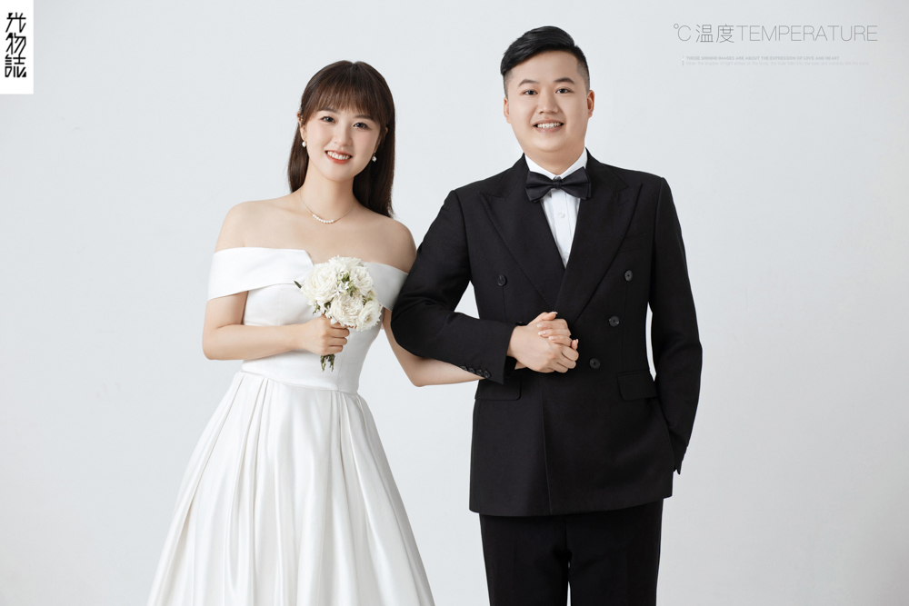 爱了~爱了~王超先生林诗瑶女士极简棚拍婚纱照、极简棚拍、刘雨鑫、天赋型选手，拥有一双摄影眼，每一个细节点尽在掌握、婚纱照