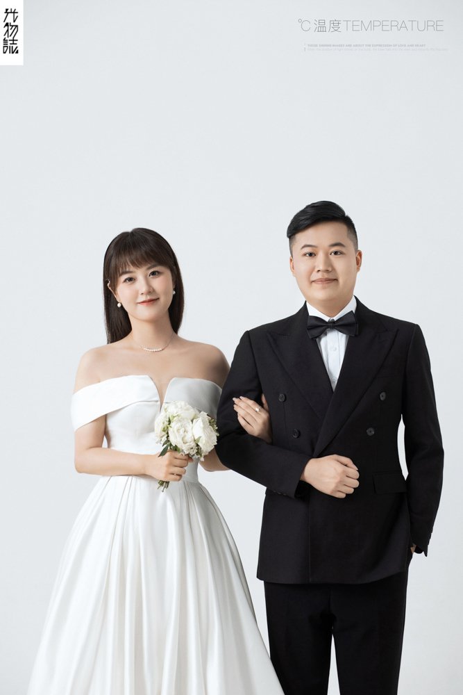 爱了~爱了~王超先生林诗瑶女士极简棚拍婚纱照、极简棚拍、刘雨鑫、天赋型选手，拥有一双摄影眼，每一个细节点尽在掌握、婚纱照