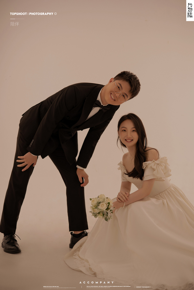 新鲜出炉:)边欣宇先生张雪儿女士极简棚拍婚纱照、极简棚拍、刘雨鑫、天赋型选手，拥有一双摄影眼，每一个细节点尽在掌握、婚纱照
