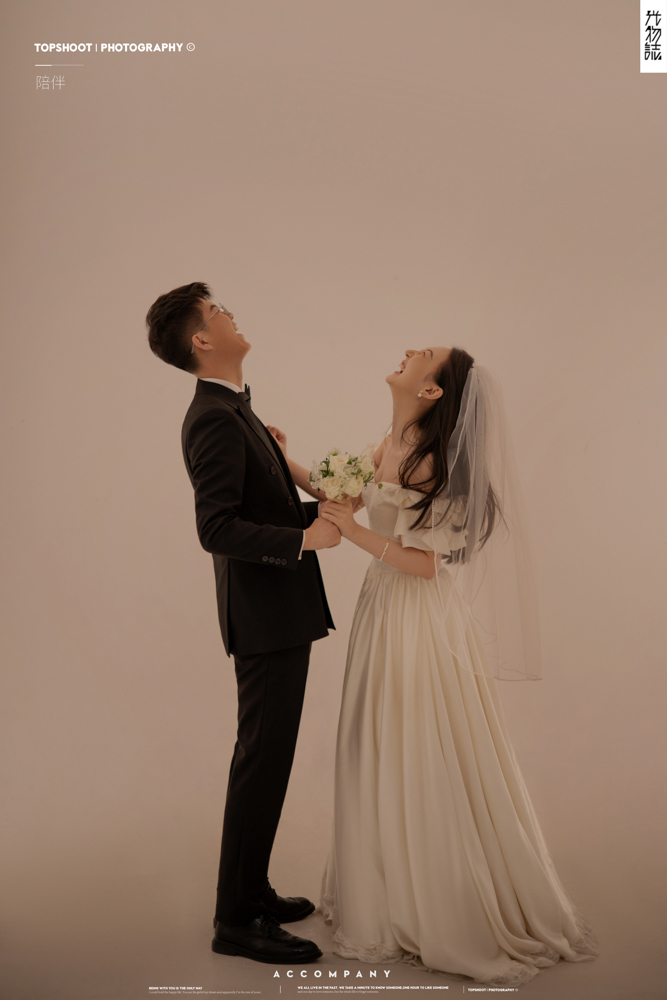 新鲜出炉:)边欣宇先生张雪儿女士极简棚拍婚纱照、极简棚拍、刘雨鑫、天赋型选手，拥有一双摄影眼，每一个细节点尽在掌握、婚纱照