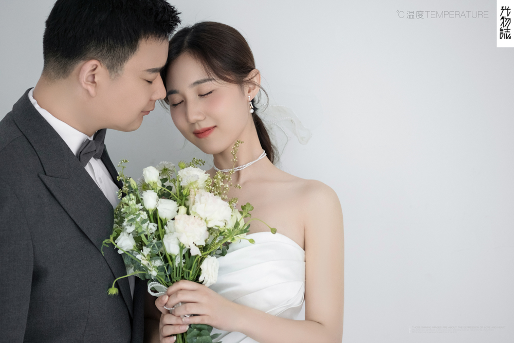 简单爱爱爱❤️张迪先生柏益娟女士极简棚拍婚纱照、极简棚拍、刘雨鑫、天赋型选手，拥有一双摄影眼，每一个细节点尽在掌握、婚纱照