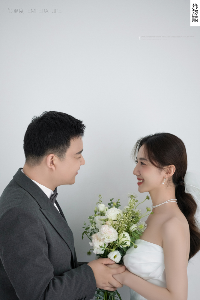 简单爱爱爱❤️张迪先生柏益娟女士极简棚拍婚纱照、极简棚拍、刘雨鑫、天赋型选手，拥有一双摄影眼，每一个细节点尽在掌握、婚纱照