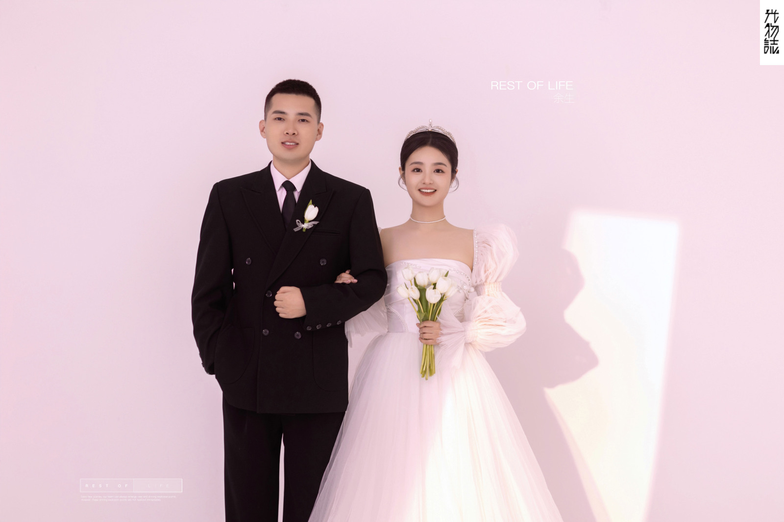 幸福感爆棚陈国辉先生王璐女士极简棚拍婚纱照、极简棚拍、木子、唠嗑型选手，构图多变、情绪拿捏，特写YYDS、婚纱照