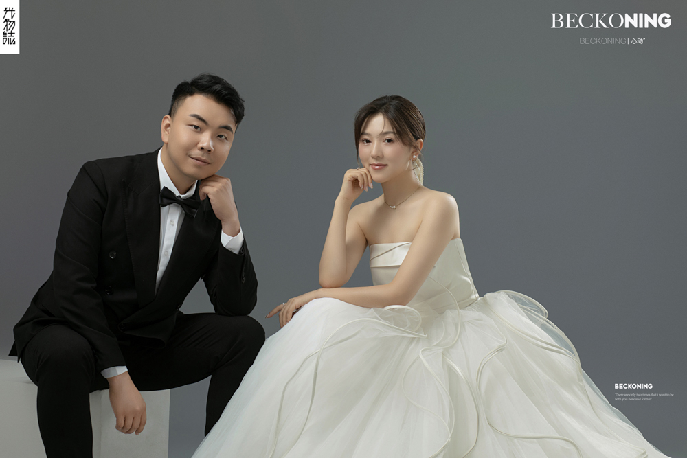美到想哭1551吴晋豪先生王女士极简棚拍婚纱照、极简棚拍、刘雨鑫、天赋型选手，拥有一双摄影眼，每一个细节点尽在掌握、婚纱照
