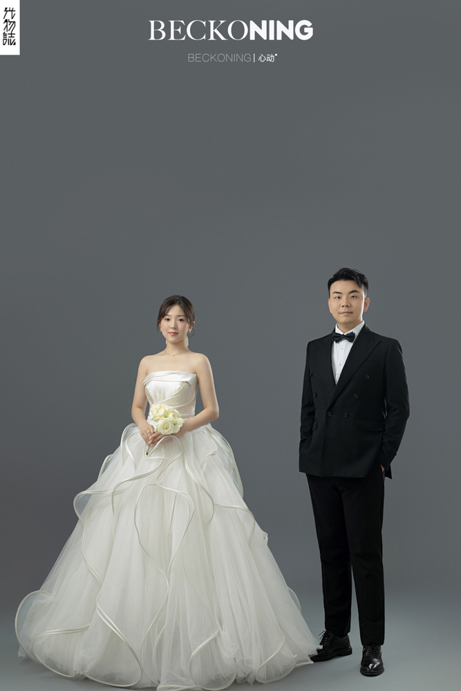 美到想哭1551吴晋豪先生王女士极简棚拍婚纱照、极简棚拍、刘雨鑫、天赋型选手，拥有一双摄影眼，每一个细节点尽在掌握、婚纱照