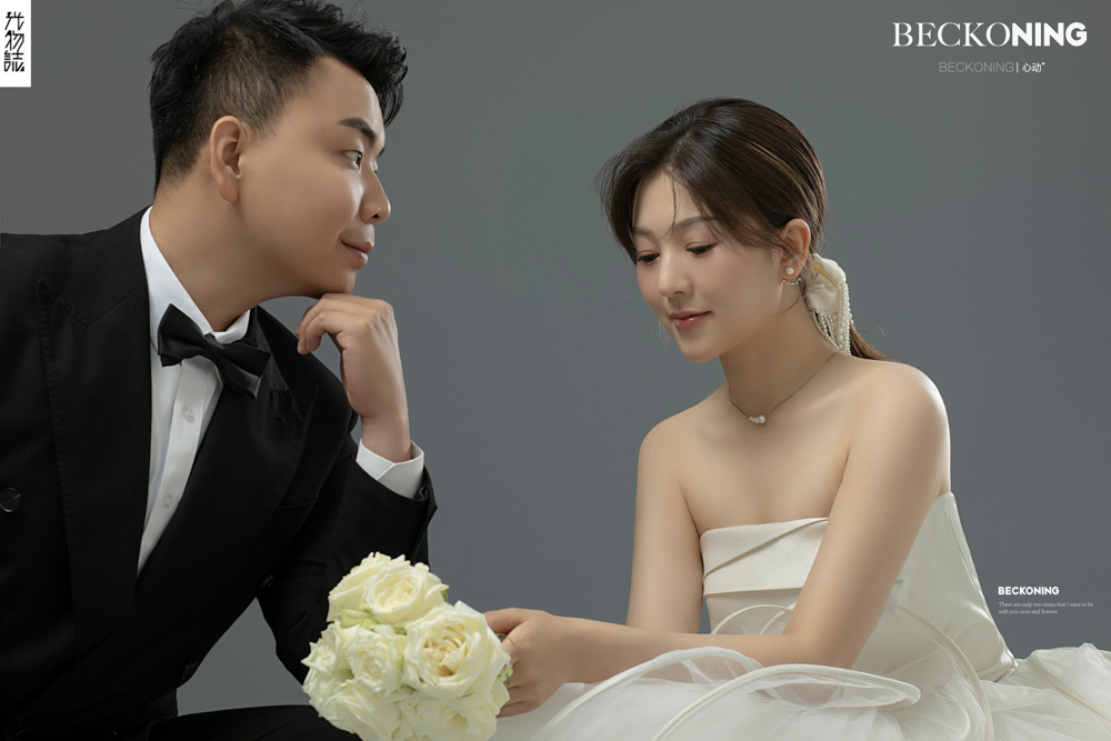 美到想哭1551吴晋豪先生王女士极简棚拍婚纱照、极简棚拍、刘雨鑫、天赋型选手，拥有一双摄影眼，每一个细节点尽在掌握、婚纱照