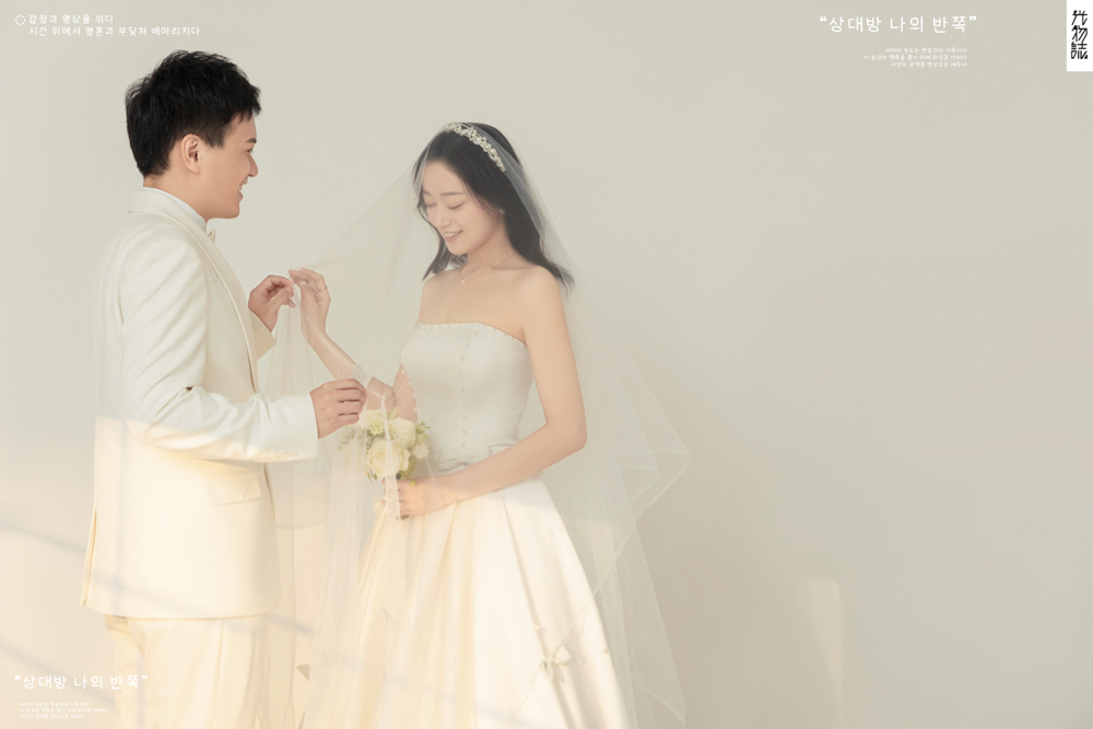 太太太太可了~~！薛晋川先生胡媛女士极简棚拍婚纱照、极简棚拍、刘雨鑫、天赋型选手，拥有一双摄影眼，每一个细节点尽在掌握、婚纱照