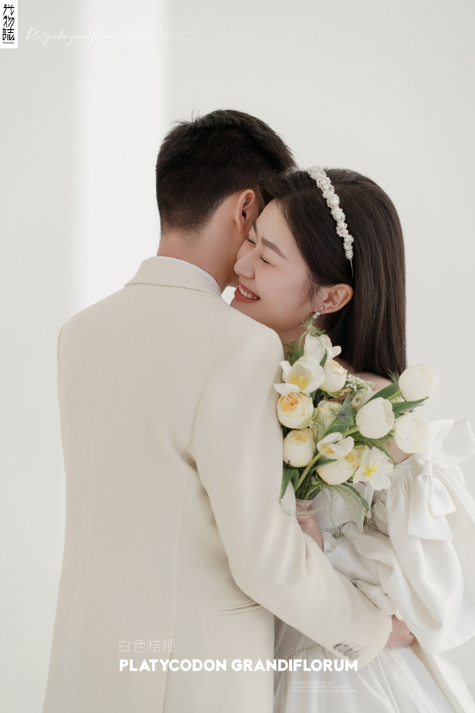 超级甜腻！邝海涛先生万冰清女士极简棚拍婚纱照、极简棚拍  极简棚拍、刘康、六边形战士，不止是沟通，拍摄想法，创造思维样样拿捏。、婚纱照