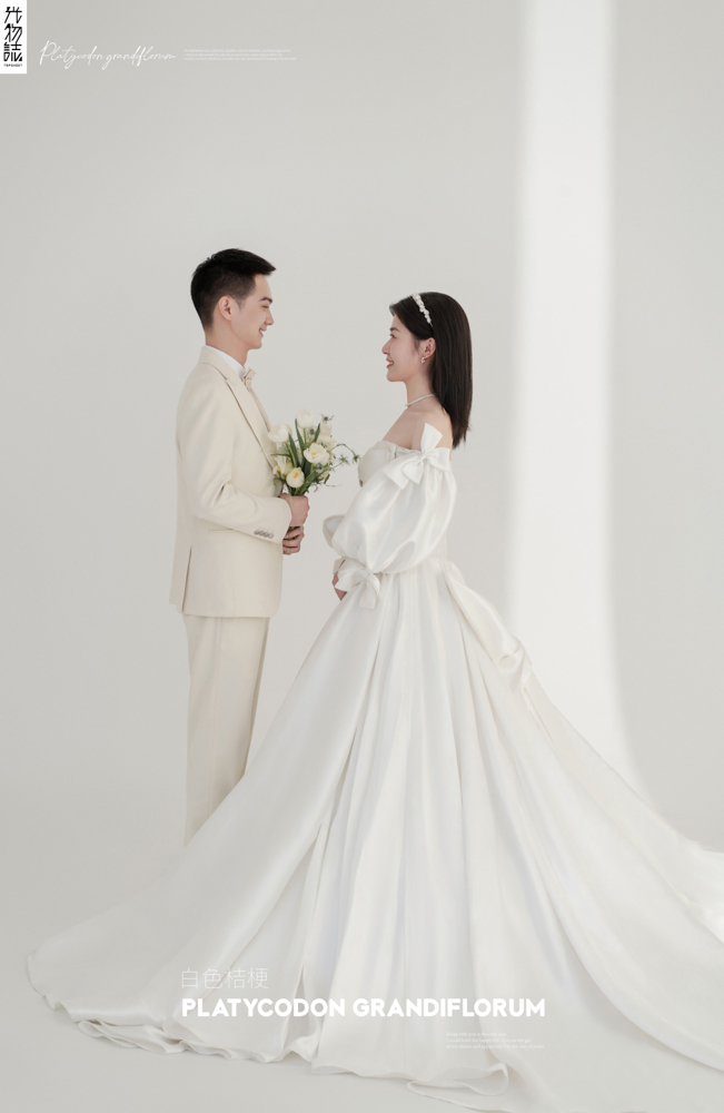超级甜腻！邝海涛先生万冰清女士极简棚拍婚纱照、极简棚拍  极简棚拍、刘康、六边形战士，不止是沟通，拍摄想法，创造思维样样拿捏。、婚纱照