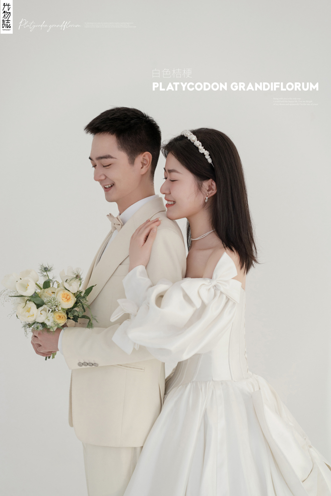 超级甜腻！邝海涛先生万冰清女士极简棚拍婚纱照、极简棚拍  极简棚拍、刘康、六边形战士，不止是沟通，拍摄想法，创造思维样样拿捏。、婚纱照