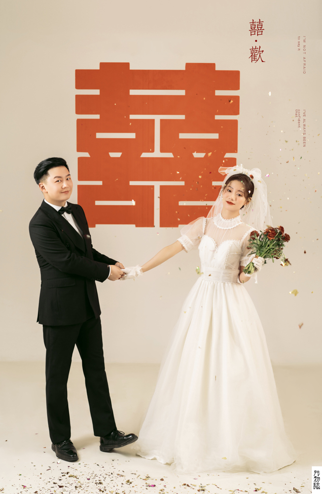 美到心里~金鑫先生黄莹女士极简棚拍婚纱照、极简棚拍、刘康、六边形战士，不止是沟通，拍摄想法，创造思维样样拿捏。、婚纱照