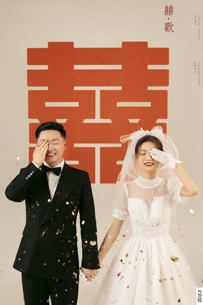 美到心里~金鑫先生黄莹女士极简棚拍婚纱照、极简棚拍、刘康、六边形战士，不止是沟通，拍摄想法，创造思维样样拿捏。、婚纱照